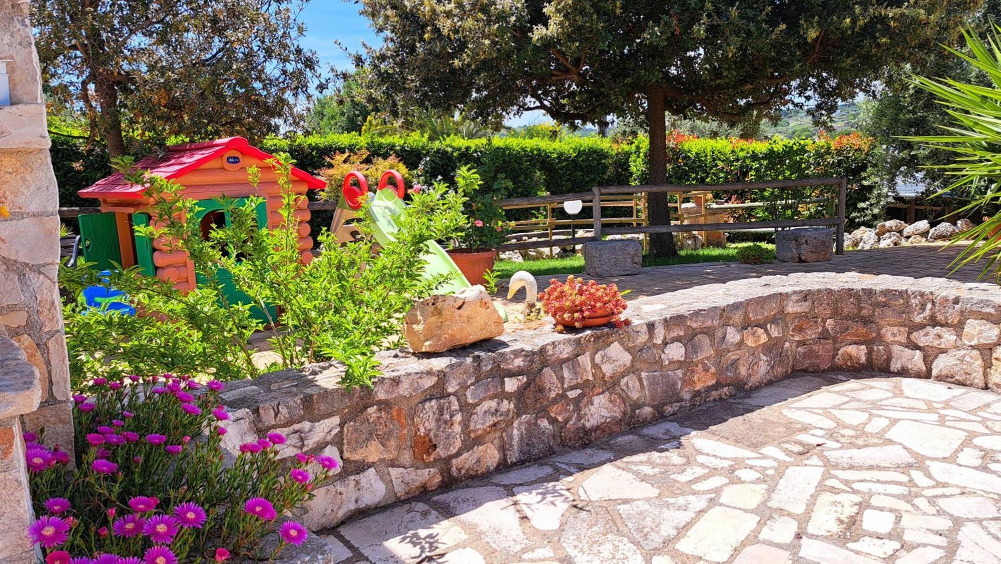 La Rosa Dei Trulli B&B Альберобелло Экстерьер фото